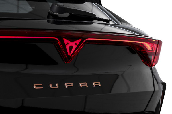 CUPRA Formentor 1.5 TSI e-Hybrid VZ Performance | Dig. Cockpit | Adapt. Cruise | Stoel-+Stuurverw. | PDC | Camera | NAV + App. Connect | ECC | Sennheiser | Elek. Klep | LM 19" | 5475