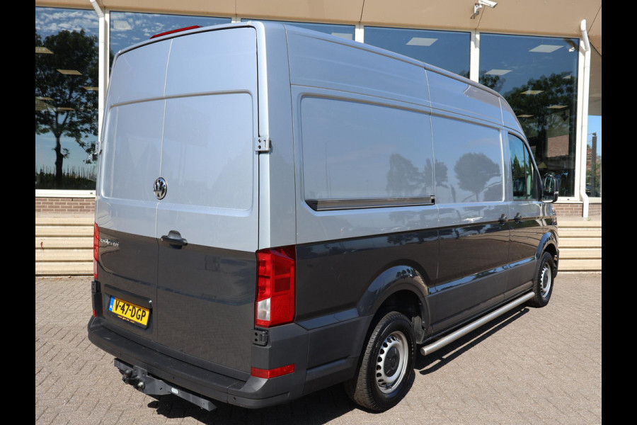 Volkswagen Crafter 35 2.0 TDI 140 PK L3H3 TWO-TONE + 3000 KG TREKHAAK | APPLE CARPLAY | CRUISE | SIDEBARS | NAVIGATIE