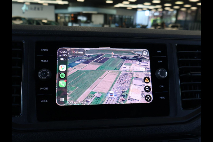 Volkswagen Crafter 35 2.0 TDI 140 PK L3H3 TWO-TONE + 3000 KG TREKHAAK | APPLE CARPLAY | CRUISE | SIDEBARS | NAVIGATIE