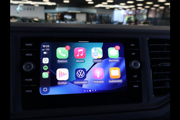Volkswagen Crafter 35 2.0 TDI 140 PK L3H3 TWO-TONE + 3000 KG TREKHAAK | APPLE CARPLAY | CRUISE | SIDEBARS | NAVIGATIE