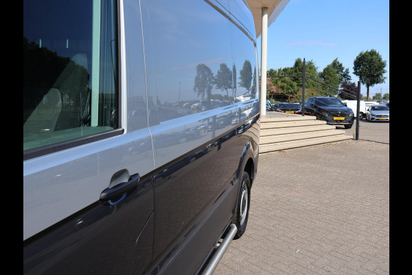 Volkswagen Crafter 35 2.0 TDI 140 PK L3H3 TWO-TONE + 3000 KG TREKHAAK | APPLE CARPLAY | CRUISE | SIDEBARS | NAVIGATIE