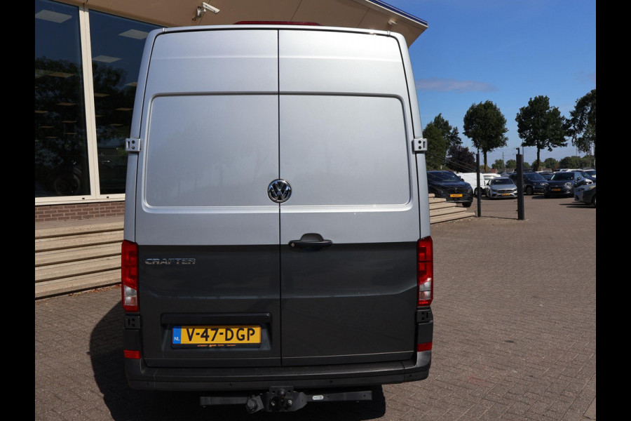 Volkswagen Crafter 35 2.0 TDI 140 PK L3H3 TWO-TONE + 3000 KG TREKHAAK | APPLE CARPLAY | CRUISE | SIDEBARS | NAVIGATIE