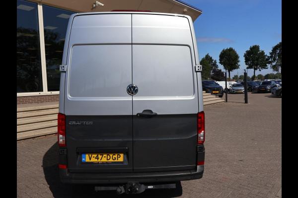Volkswagen Crafter 35 2.0 TDI 140 PK L3H3 TWO-TONE + 3000 KG TREKHAAK | APPLE CARPLAY | CRUISE | SIDEBARS | NAVIGATIE