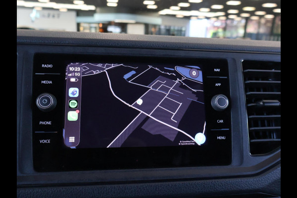 Volkswagen Crafter 35 2.0 TDI 140 PK L3H3 TWO-TONE + 3000 KG TREKHAAK | APPLE CARPLAY | CRUISE | SIDEBARS | NAVIGATIE