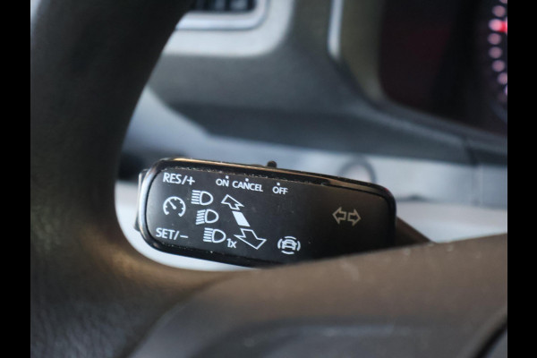 Volkswagen Crafter 35 2.0 TDI 140 PK L3H3 TWO-TONE + 3000 KG TREKHAAK | APPLE CARPLAY | CRUISE | SIDEBARS | NAVIGATIE