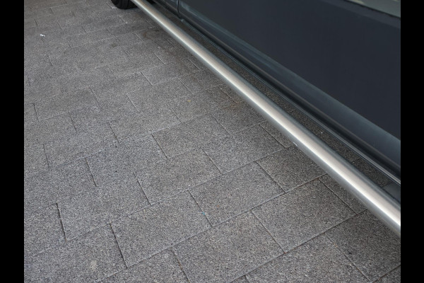 Volkswagen Crafter 35 2.0 TDI 140 PK L3H3 TWO-TONE + 3000 KG TREKHAAK | APPLE CARPLAY | CRUISE | SIDEBARS | NAVIGATIE