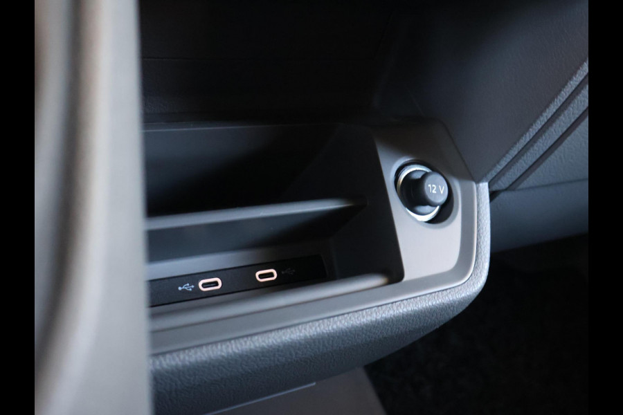 Volkswagen Crafter 35 2.0 TDI 140 PK L3H3 TWO-TONE + 3000 KG TREKHAAK | APPLE CARPLAY | CRUISE | SIDEBARS | NAVIGATIE