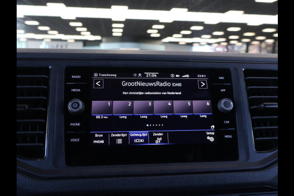 Volkswagen Crafter 35 2.0 TDI 140 PK L3H3 TWO-TONE + 3000 KG TREKHAAK | APPLE CARPLAY | CRUISE | SIDEBARS | NAVIGATIE