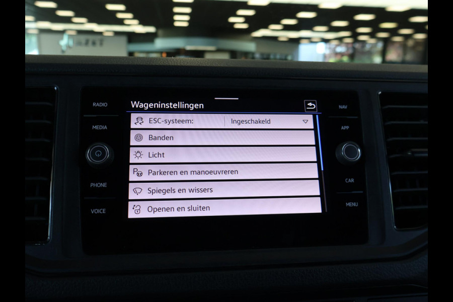 Volkswagen Crafter 35 2.0 TDI 140 PK L3H3 TWO-TONE + 3000 KG TREKHAAK | APPLE CARPLAY | CRUISE | SIDEBARS | NAVIGATIE