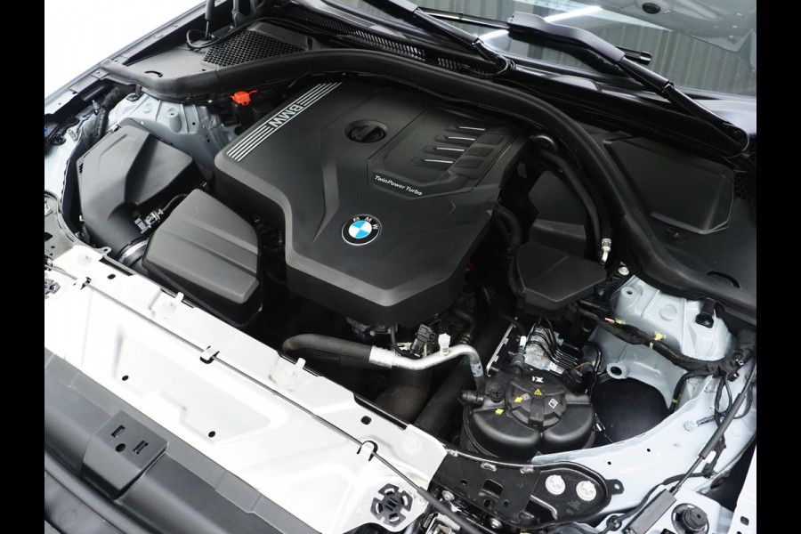 BMW 3 Serie Touring 320i M Sport Pro Brooklyn Grey | M Pro Stoelen | Panoramadak | Harman/Kardon | Carbon | Camera | Memory | Sfeerlicht