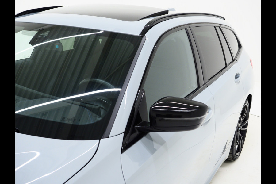 BMW 3 Serie Touring 320i M Sport Pro Brooklyn Grey | M Pro Stoelen | Panoramadak | Harman/Kardon | Carbon | Camera | Memory | Sfeerlicht
