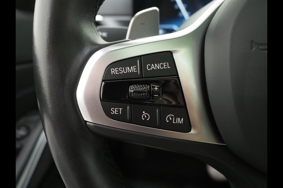 BMW 3 Serie Touring 320i M Sport Pro Brooklyn Grey | M Pro Stoelen | Panoramadak | Harman/Kardon | Carbon | Camera | Memory | Sfeerlicht
