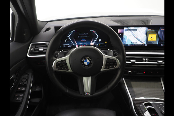 BMW 3 Serie Touring 320i M Sport Pro Brooklyn Grey | M Pro Stoelen | Panoramadak | Harman/Kardon | Carbon | Camera | Memory | Sfeerlicht