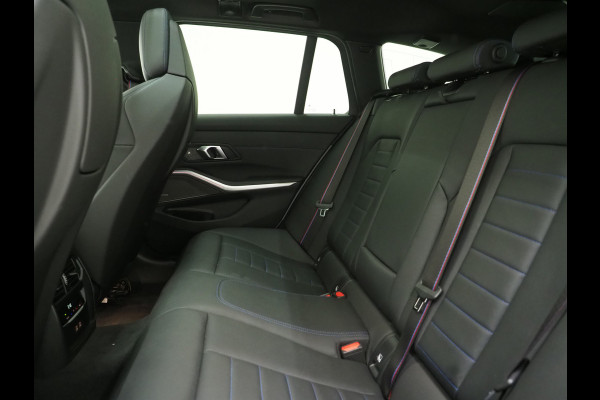 BMW 3 Serie Touring 320i M Sport Pro Brooklyn Grey | M Pro Stoelen | Panoramadak | Harman/Kardon | Carbon | Camera | Memory | Sfeerlicht