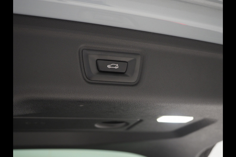 BMW 3 Serie Touring 320i M Sport Pro Brooklyn Grey | M Pro Stoelen | Panoramadak | Harman/Kardon | Carbon | Camera | Memory | Sfeerlicht