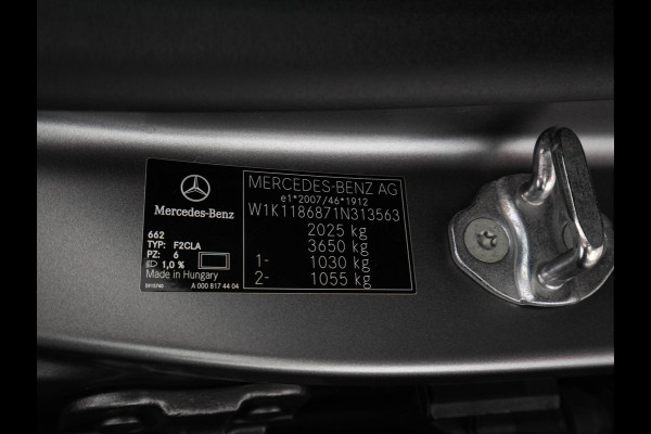 Mercedes-Benz CLA-Klasse Shooting Brake 200 Luxury Line (INCL-BTW) Aut. *LEATHER | FULL-LED |  WIDESCREEN-COCKPIT | HEATED-COMFORTSEATS | ADAPTIVE-CRUISE | CAMERA | NAVI-FULLMAP | SHIFTPADDLES | PRIVACY-GLASS | DAB | AMBIENTLIGHT | TOWBAR | 18''AL
