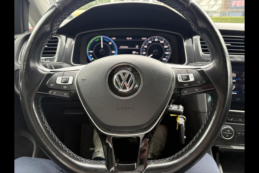 Volkswagen e-Golf e-Golf 136pk | SOH 88,7% | Virtual Cockpit | Stoelverwarming | Adaptive Cruise | Camera |