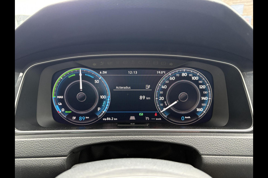 Volkswagen e-Golf e-Golf 136pk | SOH 88,7% | Virtual Cockpit | Stoelverwarming | Adaptive Cruise | Camera |