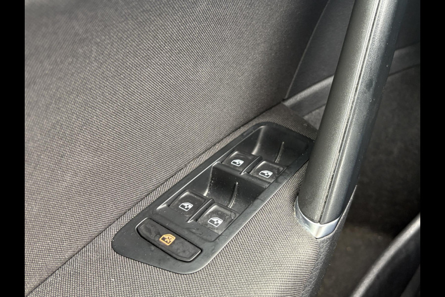 Volkswagen e-Golf e-Golf 136pk | SOH 88,7% | Virtual Cockpit | Stoelverwarming | Adaptive Cruise | Camera |