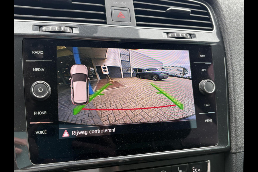 Volkswagen e-Golf e-Golf 136pk | SOH 88,7% | Virtual Cockpit | Stoelverwarming | Adaptive Cruise | Camera |