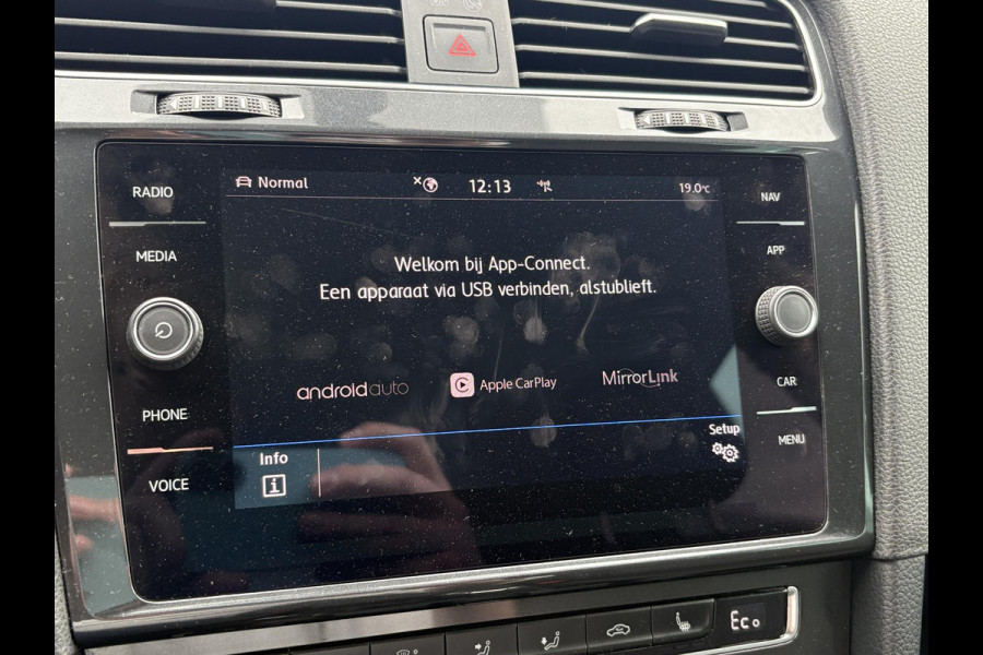 Volkswagen e-Golf e-Golf 136pk | SOH 88,7% | Virtual Cockpit | Stoelverwarming | Adaptive Cruise | Camera |