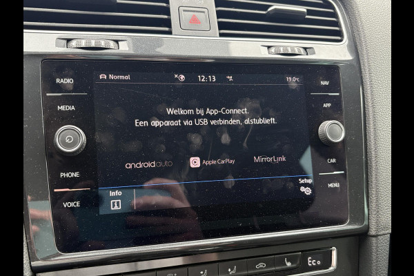Volkswagen e-Golf e-Golf 136pk | SOH 88,7% | Virtual Cockpit | Stoelverwarming | Adaptive Cruise | Camera |