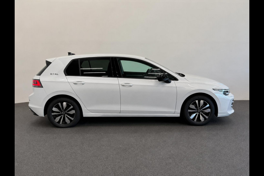 Volkswagen Golf 1.5 eTSI DSG7 Automaat Trekhaak Camera LED IQ Matrix Stoel en Stuurverwarming Adaptive Cruise Control Digitaal Display DAB Apple Carplay Android Auto Climate Control