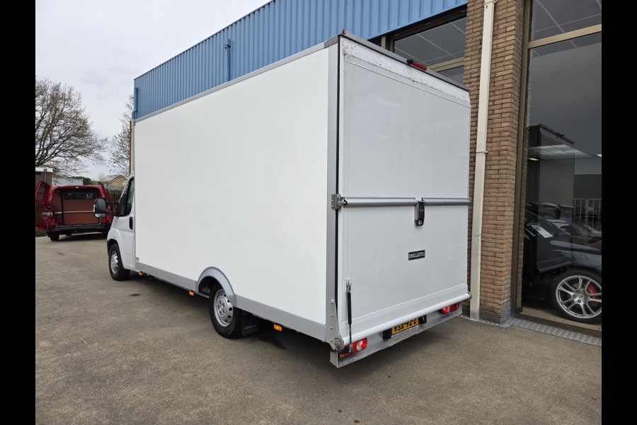 Renault Master / Peugeot Boxer 140 PK Lowliner Laadklep / Oprijklep Lage instap Airco Cruisecontrol