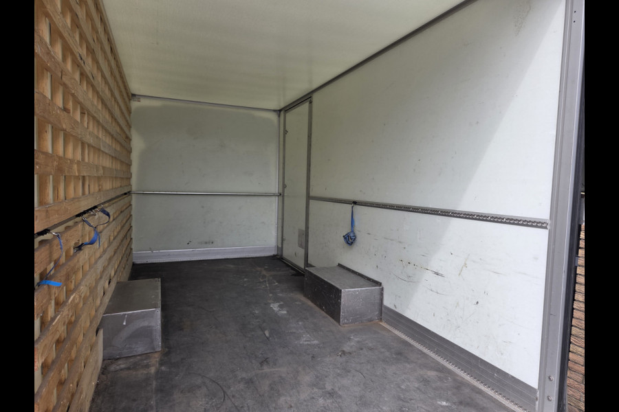 Renault Master / Peugeot Boxer 140 PK Lowliner Laadklep / Oprijklep Lage instap Airco Cruisecontrol
