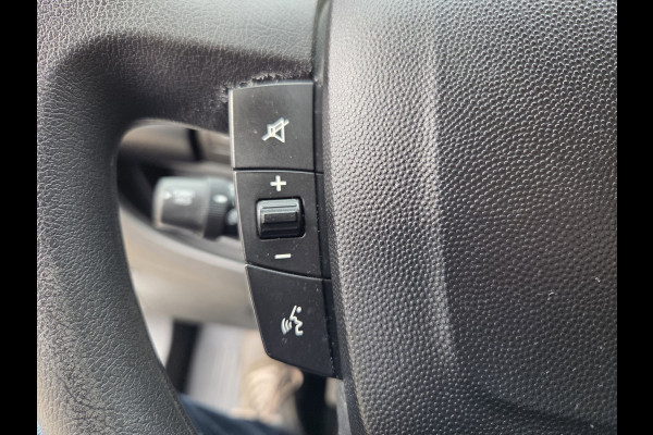 Renault Master / Peugeot Boxer 140 PK Lowliner Laadklep / Oprijklep Lage instap Airco Cruisecontrol
