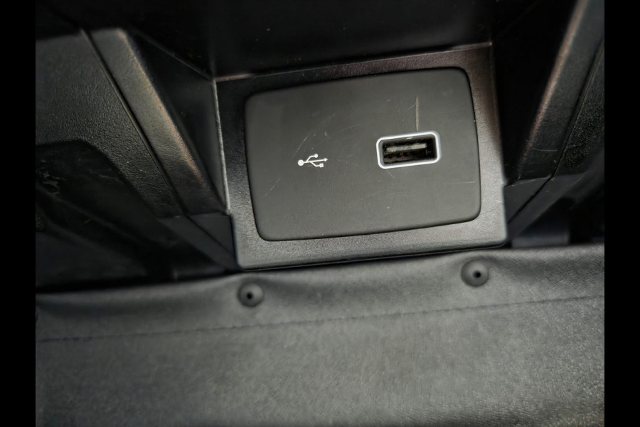 Renault Master / Peugeot Boxer 140 PK Lowliner Laadklep / Oprijklep Lage instap Airco Cruisecontrol