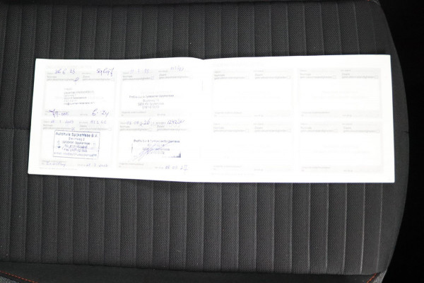 Peugeot 2008 1.2*130PK*AUTOM*NAVI*ECC*HAAK*CRUISE*CARPLAY*