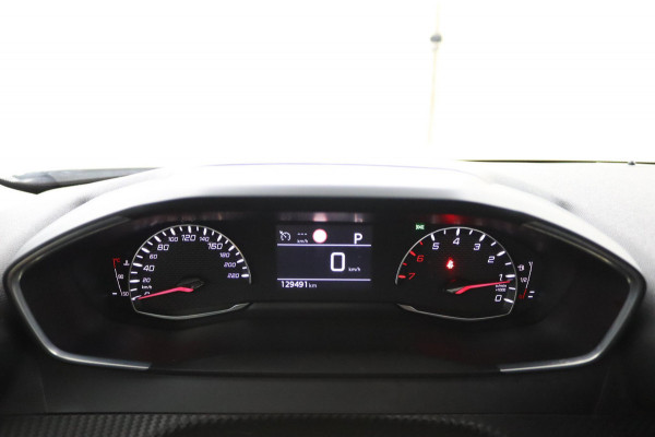 Peugeot 2008 1.2*130PK*AUTOM*NAVI*ECC*HAAK*CRUISE*CARPLAY*