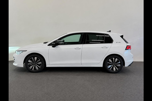 Volkswagen Golf 1.5 eTSI DSG7 Automaat Trekhaak Camera LED IQ Matrix Stoel en Stuurverwarming Adaptive Cruise Control Digitaal Display DAB Apple Carplay Android Auto Climate Control