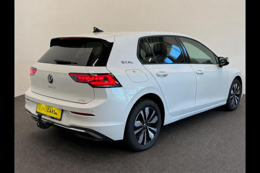 Volkswagen Golf 1.5 eTSI DSG7 Automaat Trekhaak Camera LED IQ Matrix Stoel en Stuurverwarming Adaptive Cruise Control Digitaal Display DAB Apple Carplay Android Auto Climate Control