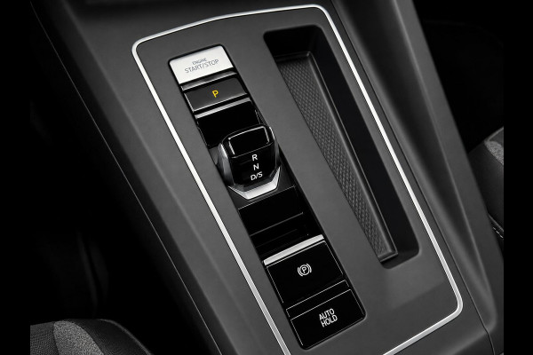 Volkswagen Golf 1.5 eTSI DSG7 Automaat Trekhaak Camera LED IQ Matrix Stoel en Stuurverwarming Adaptive Cruise Control Digitaal Display DAB Apple Carplay Android Auto Climate Control