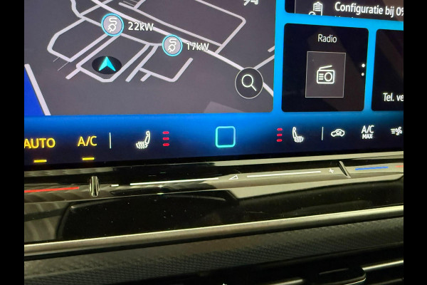 Volkswagen Golf 1.5 eTSI DSG7 Automaat Trekhaak Camera LED IQ Matrix Stoel en Stuurverwarming Adaptive Cruise Control Digitaal Display DAB Apple Carplay Android Auto Climate Control