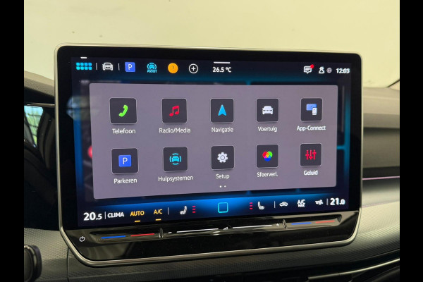 Volkswagen Golf 1.5 eTSI DSG7 Automaat Trekhaak Camera LED IQ Matrix Stoel en Stuurverwarming Adaptive Cruise Control Digitaal Display DAB Apple Carplay Android Auto Climate Control