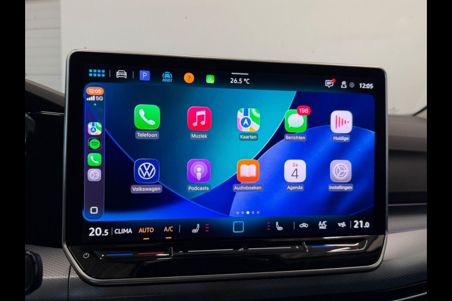 Volkswagen Golf 1.5 eTSI DSG7 Automaat Trekhaak Camera LED IQ Matrix Stoel en Stuurverwarming Adaptive Cruise Control Digitaal Display DAB Apple Carplay Android Auto Climate Control