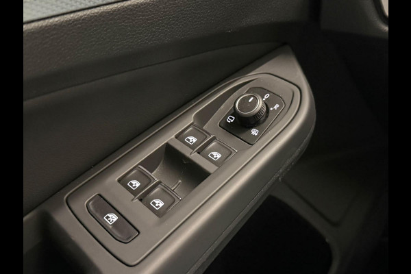 Volkswagen Golf 1.5 eTSI DSG7 Automaat Trekhaak Camera LED IQ Matrix Stoel en Stuurverwarming Adaptive Cruise Control Digitaal Display DAB Apple Carplay Android Auto Climate Control