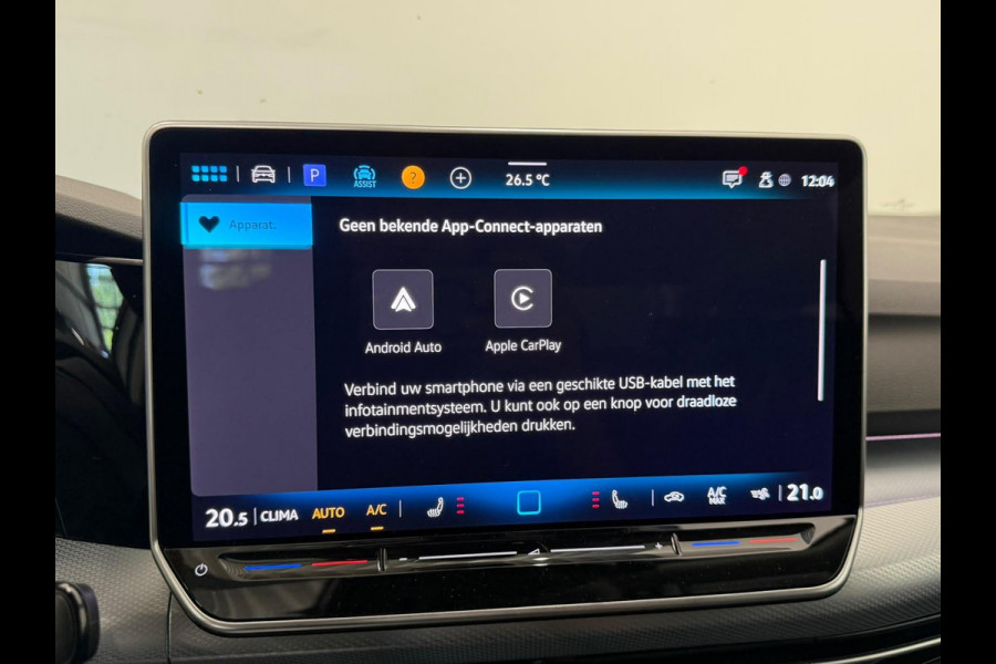 Volkswagen Golf 1.5 eTSI DSG7 Automaat Trekhaak Camera LED IQ Matrix Stoel en Stuurverwarming Adaptive Cruise Control Digitaal Display DAB Apple Carplay Android Auto Climate Control