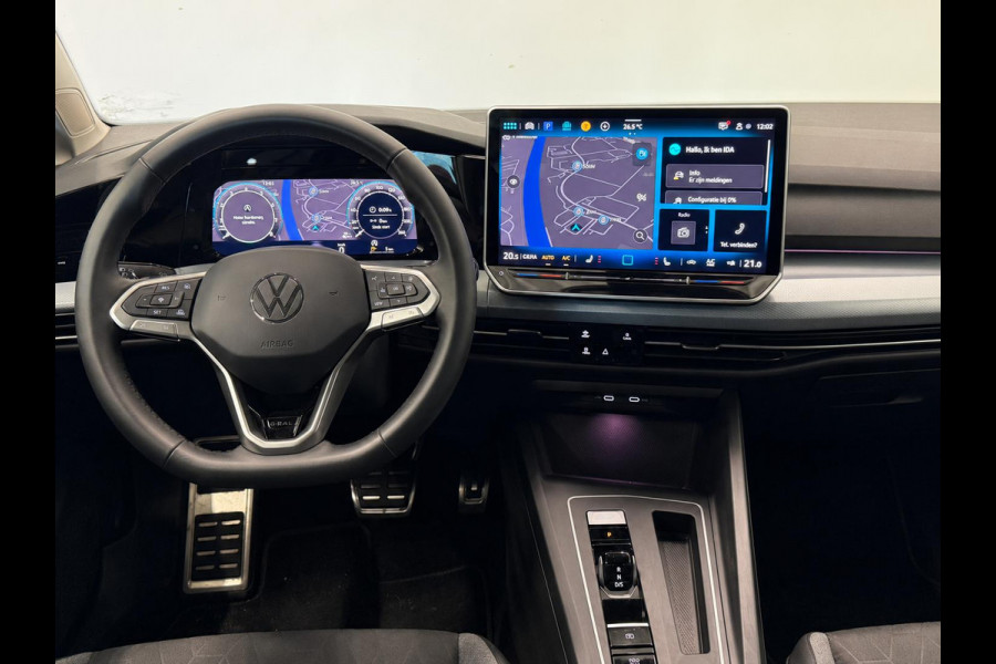 Volkswagen Golf 1.5 eTSI DSG7 Automaat Trekhaak Camera LED IQ Matrix Stoel en Stuurverwarming Adaptive Cruise Control Digitaal Display DAB Apple Carplay Android Auto Climate Control