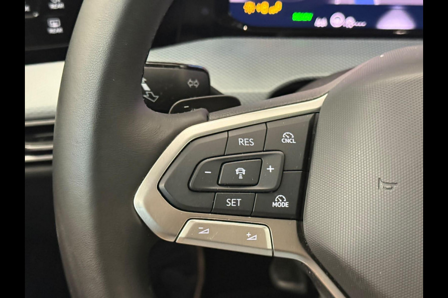 Volkswagen Golf 1.5 eTSI DSG7 Automaat Trekhaak Camera LED IQ Matrix Stoel en Stuurverwarming Adaptive Cruise Control Digitaal Display DAB Apple Carplay Android Auto Climate Control