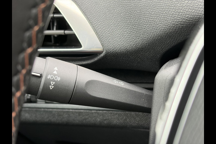 Peugeot 5008 1.2 PureTech Active 1e Eigenaar,D-riem 12-2023,Trekhaak,7 Persoons,6 Bak,Carplay,Clima,Cruise,131pk,Pdc,Dealer Onderhouden,N.A.P,Apk tot 05-2027