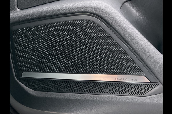 Audi RS6 4.0 TFSI 600PK Ceramic HUD Carbon Nardo 4WS Pano.dak Softclose B&O 360° Dealer-Serviced!