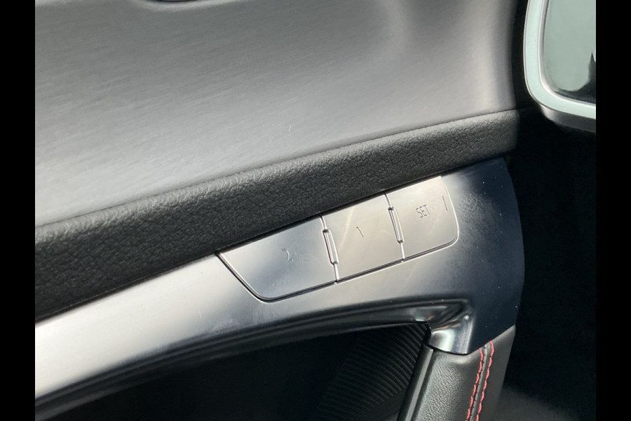 Audi RS6 4.0 TFSI 600PK Ceramic HUD Carbon Nardo 4WS Pano.dak Softclose B&O 360° Dealer-Serviced!