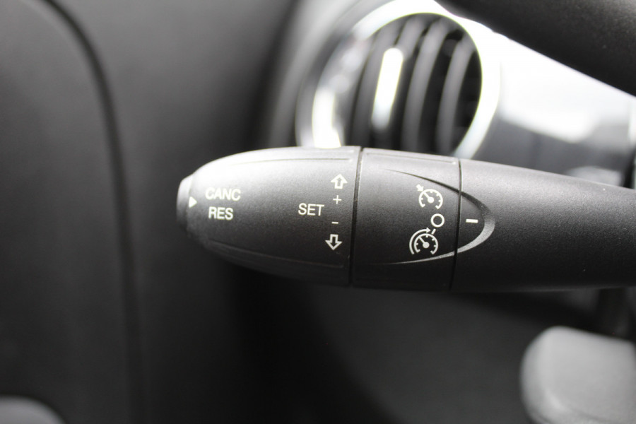 Fiat 500 0.9 TwinAir Turbo Lounge | Lage KM! | Panoramadak | Parkeersensoren | Navigatie