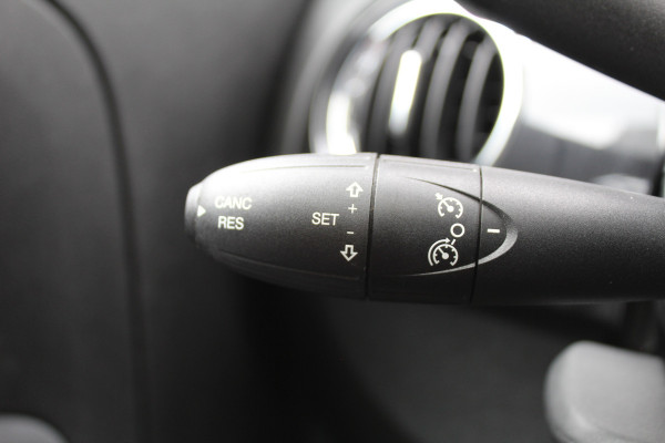 Fiat 500 0.9 TwinAir Turbo Lounge | Lage KM! | Panoramadak | Parkeersensoren | Navigatie