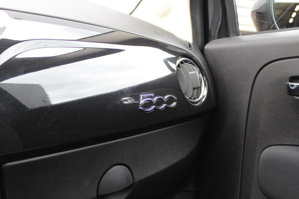 Fiat 500 0.9 TwinAir Turbo Lounge | Lage KM! | Panoramadak | Parkeersensoren | Navigatie