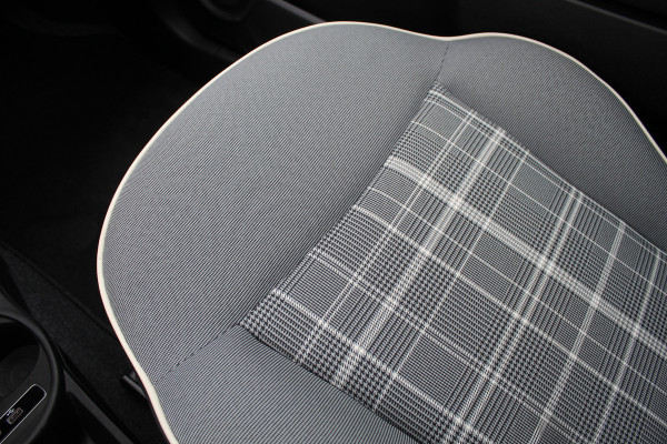 Fiat 500 0.9 TwinAir Turbo Lounge | Lage KM! | Panoramadak | Parkeersensoren | Navigatie